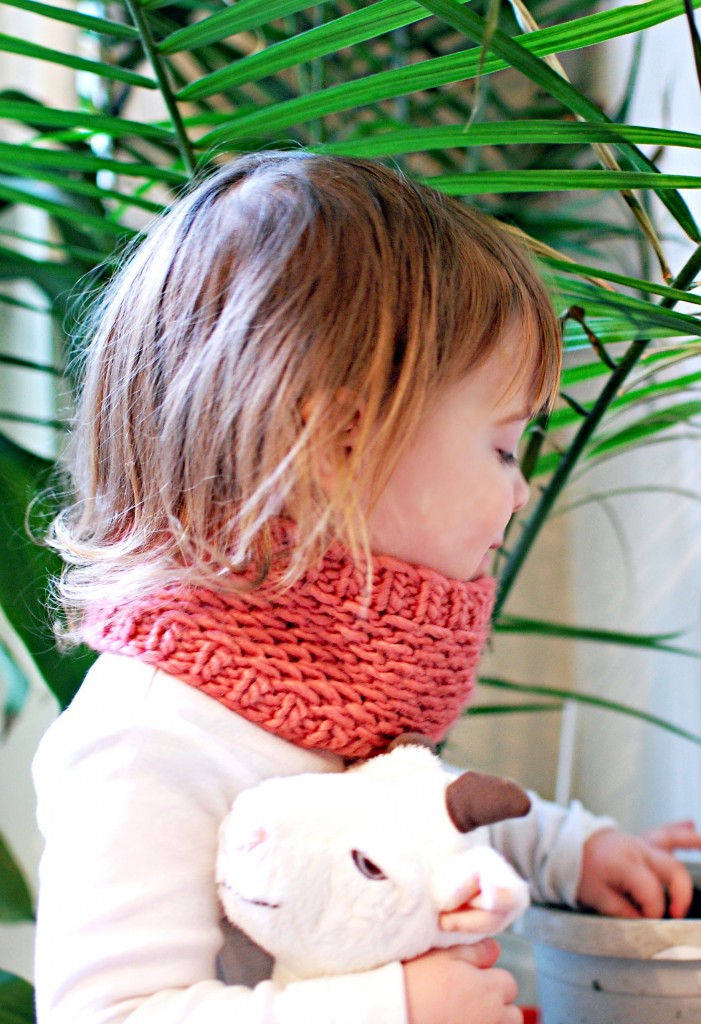 Toddler Honey Cowl | knittedbliss.com