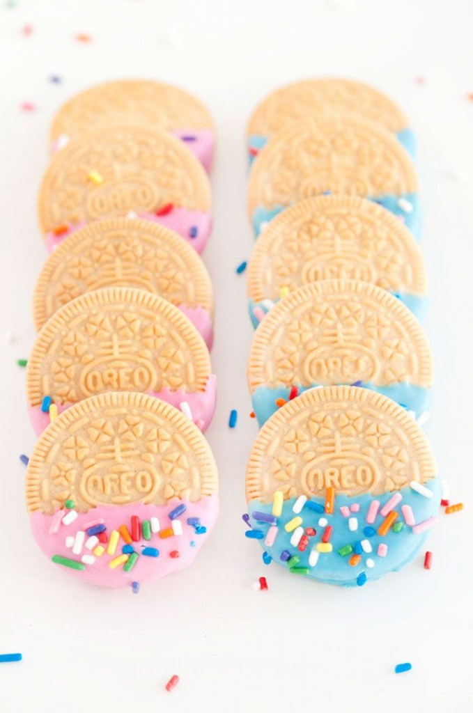 Pin Ups: Candy dipped Oreos | knittedbliss.com