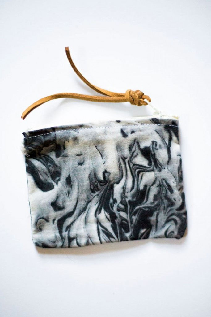 Pin Ups and Link Love: DIY Marbled Fabric| knittedbliss.com