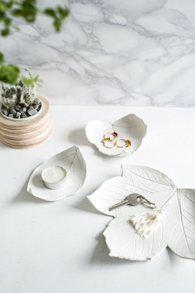 Pin Ups and Link Love: DIY Clay Leaf Dish | knittedbliss.com