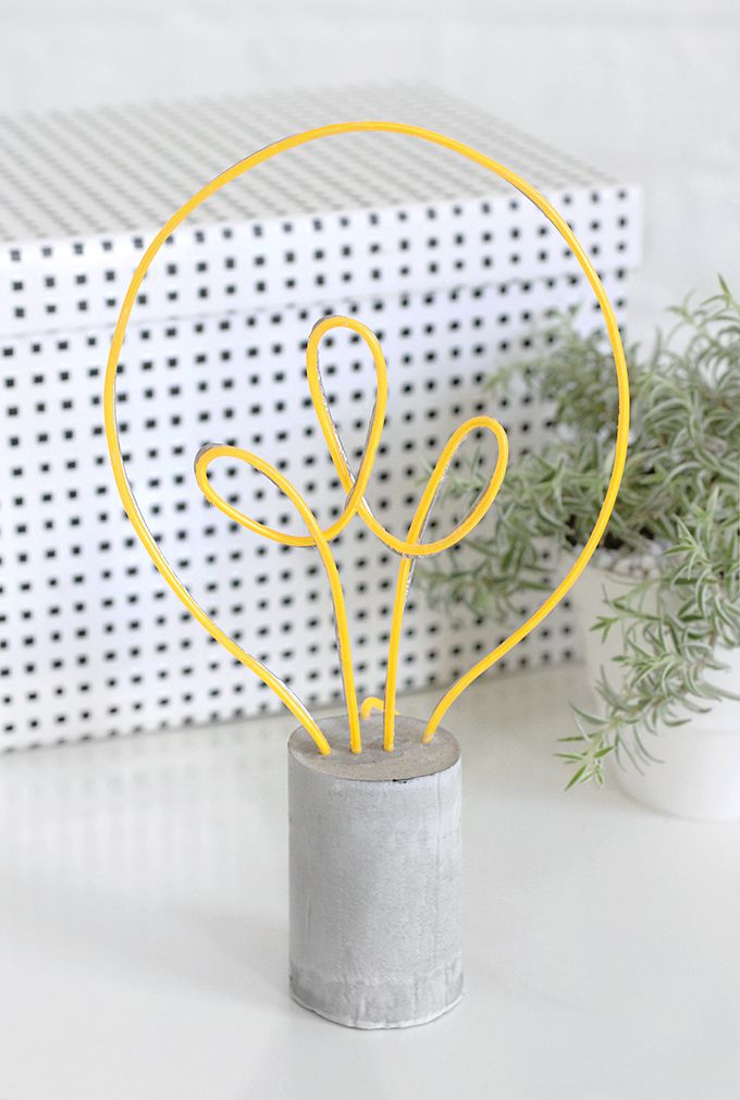 Pin Ups and Link Love: DIY Lightbulb Light| knittedbliss.com