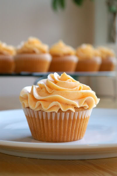 Pin Ups and Link Love: Peach Cupcakes | knittedbliss.com
