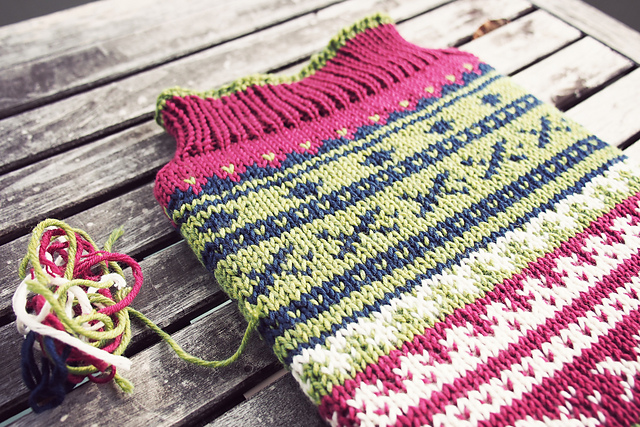 Modification Monday: MacBook Sweater | knittedbliss.com