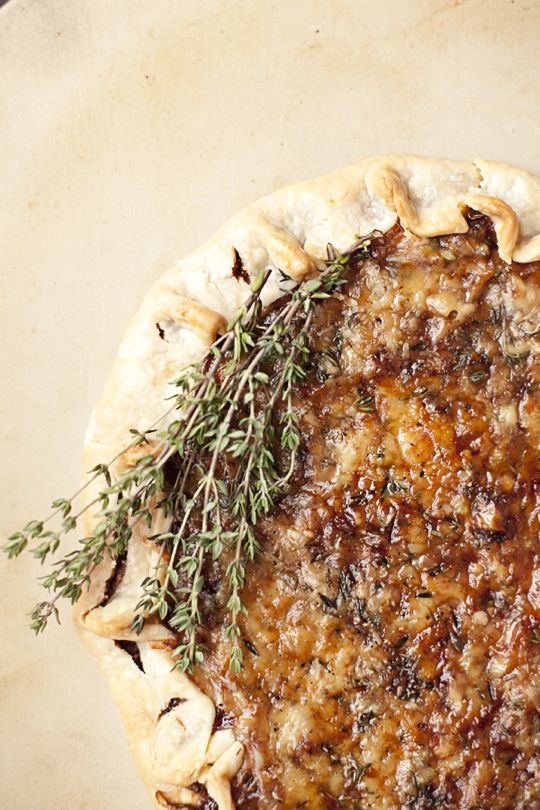 Pin Ups and Link Love: Caramelized Onion and Gruyere Tart | knittedbliss.com