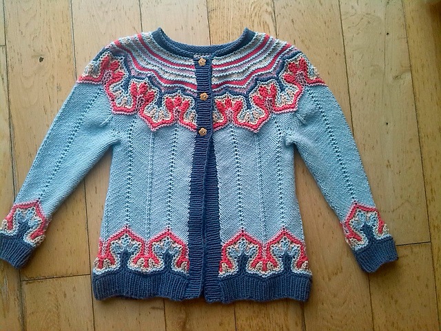 Modification Monday: Fox Paws Cardi | knittedbliss.com