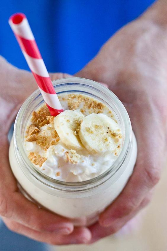 Pin Ups and Link Love: Banana Cream Cheese Cake Smoothie | knittedbliss.com