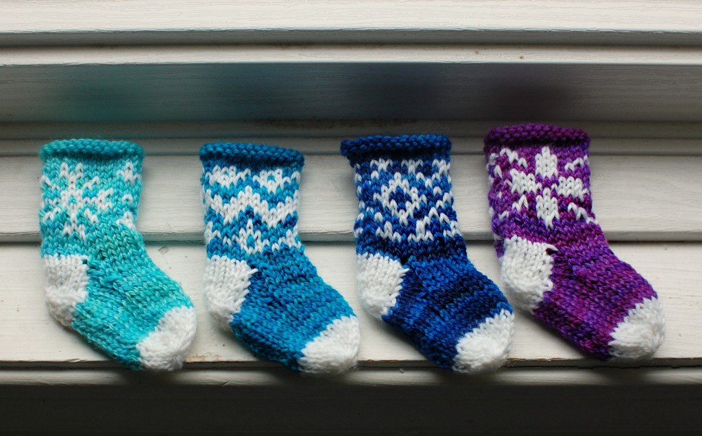 Mini Stockings | knittedbliss.com