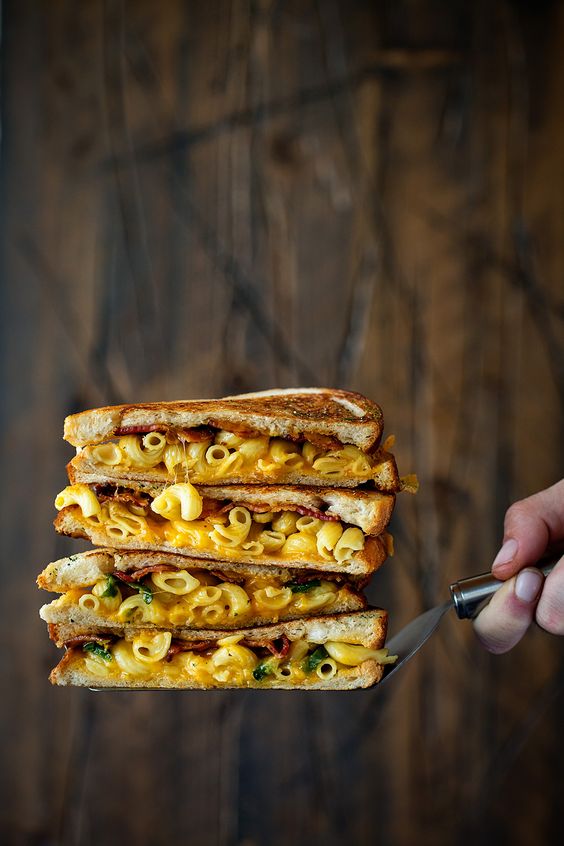 Pin Ups and Link Love: Bacon Mac and Cheese Melt | knittedbliss.com