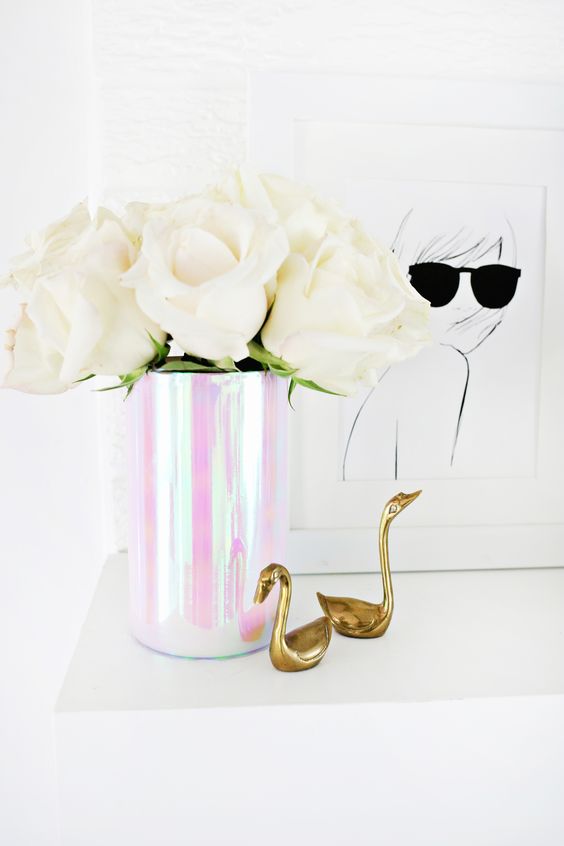 Pin Ups and Link Love: DIY Holographic Vase | knittedbliss.com