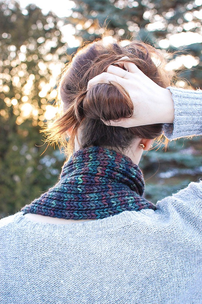 Arika Cowl | knittedbliss.com