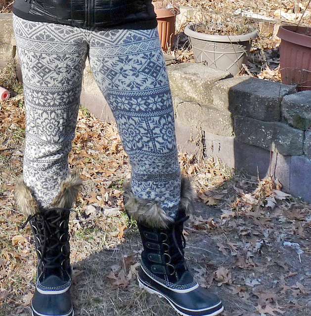 Modification Monday: Crazed Scandinavian Leggings | knittedbliss.com