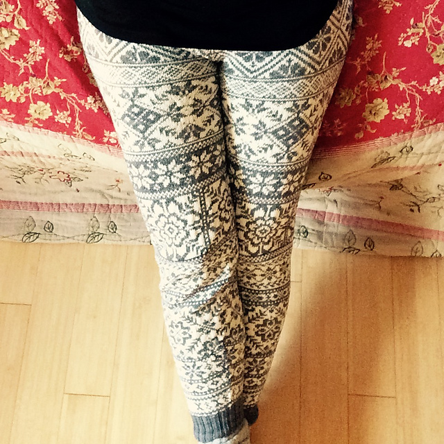 Modification Monday: Crazed Scandinavian Leggings | knittedbliss.com