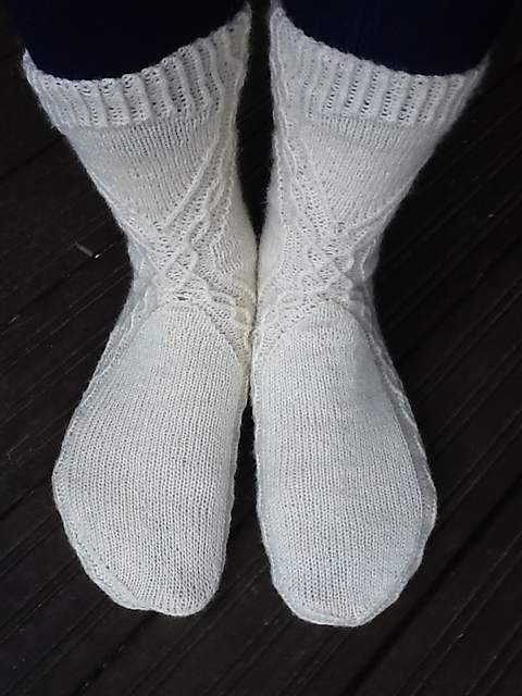 Modification Monday: A Different Stream Socks | knittedbliss.com