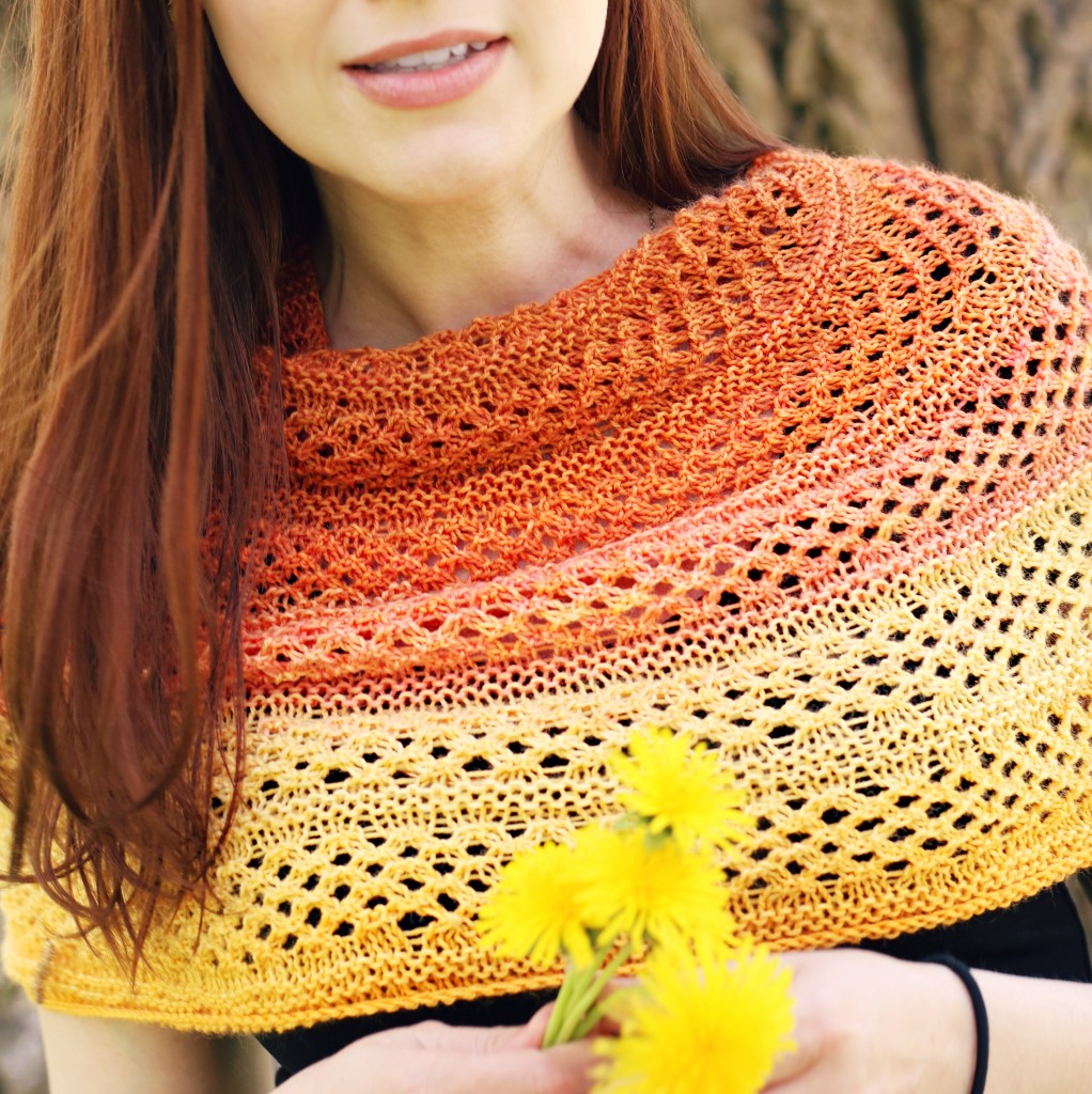 Golden Rose Cowl | knittedbliss.com