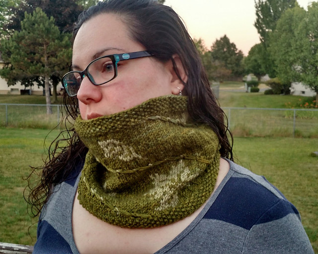 Modification Monday: Leaf Devil Cowl | knittedbliss.com