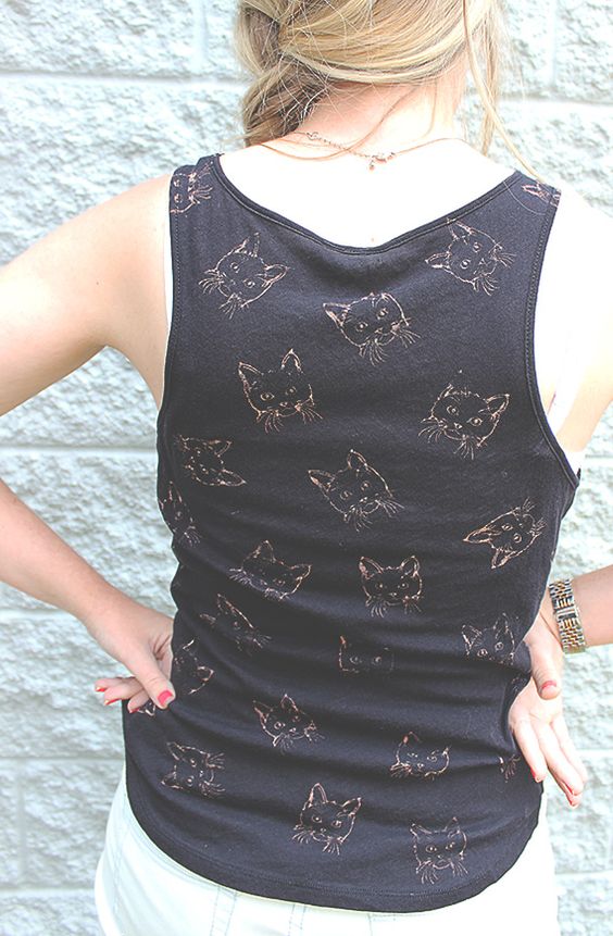 Pin Ups and Link Love: Bleach Stamp Shirt| knittedbliss.com
