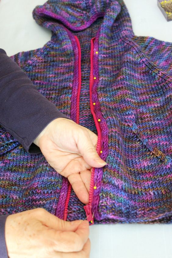 Pin Ups and Link Love: Zipper Tutorial| knittedbliss.com