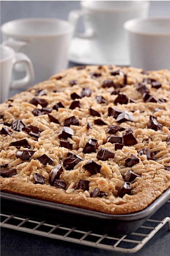 Pin Ups and Link Love: Chocolate Streusel Coffee Cake | knittedbliss.com