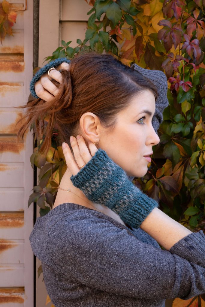 Free Knitting Pattern - Taddle Creek Mitts | knittedbliss.com
